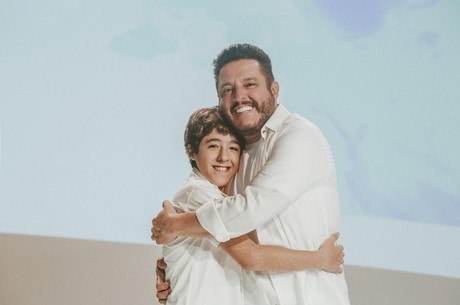 Bruno, da dupla com Marrone, canta com filho Enzo em novo single