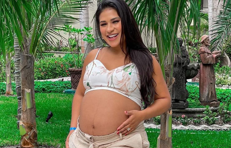 Nos EUA, Simone, dupla com Simaria, dá à luz Zaya