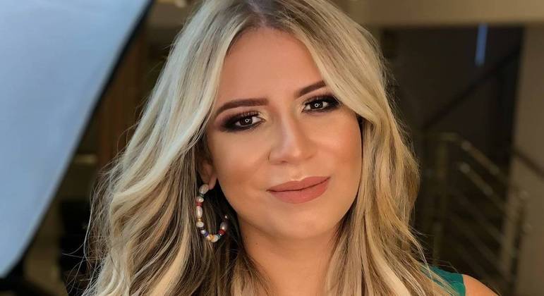 Após ser xingada, Marília Mendonça chora e decide se afastar da web