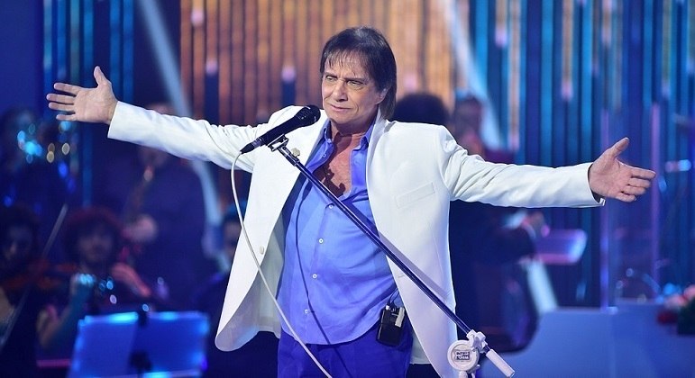 Roberto Carlos celebra 80 anos e ganha homenagens de famosos