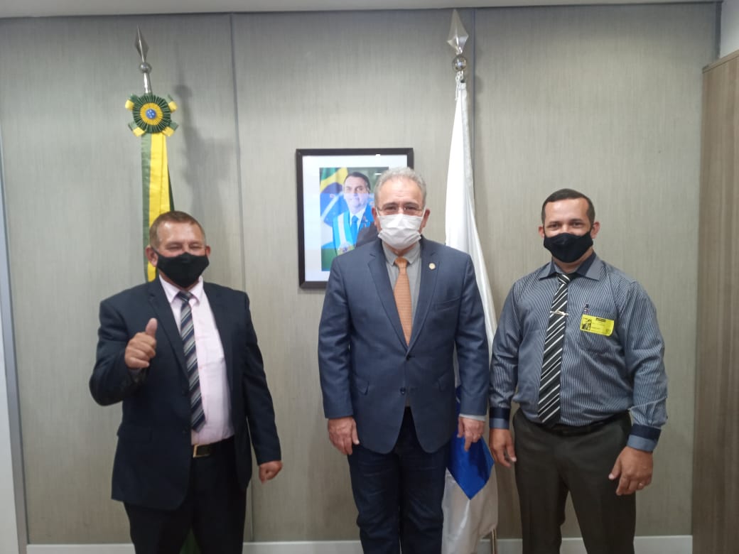 EM BRASÍLIA: Prefeito e Presidente da Câmara participam de reunião com Ministro da Saúde que garantiu recursos para Cacaulândia, incluído um aparelho de raio-X