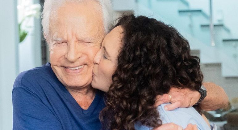 Filhos pedem interdição de Cid Moreira e prisão de madrasta