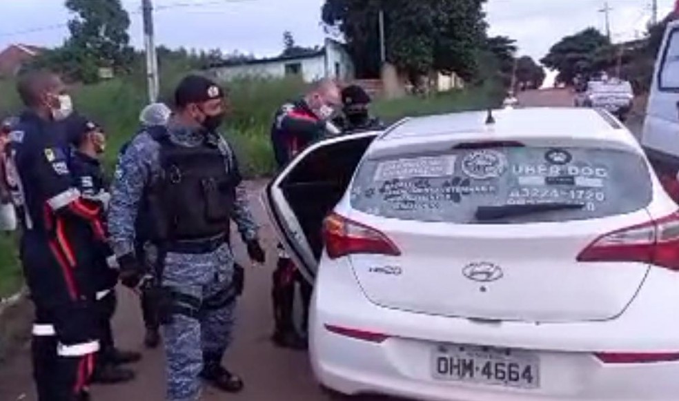 Policiais civis são atacados a tiros por suspeitos de matar dono de pet shop, em RO